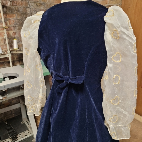 Vintage 80's Girls blue velvet dress sheer heart sleeves size 7 - Picture 10 of 10